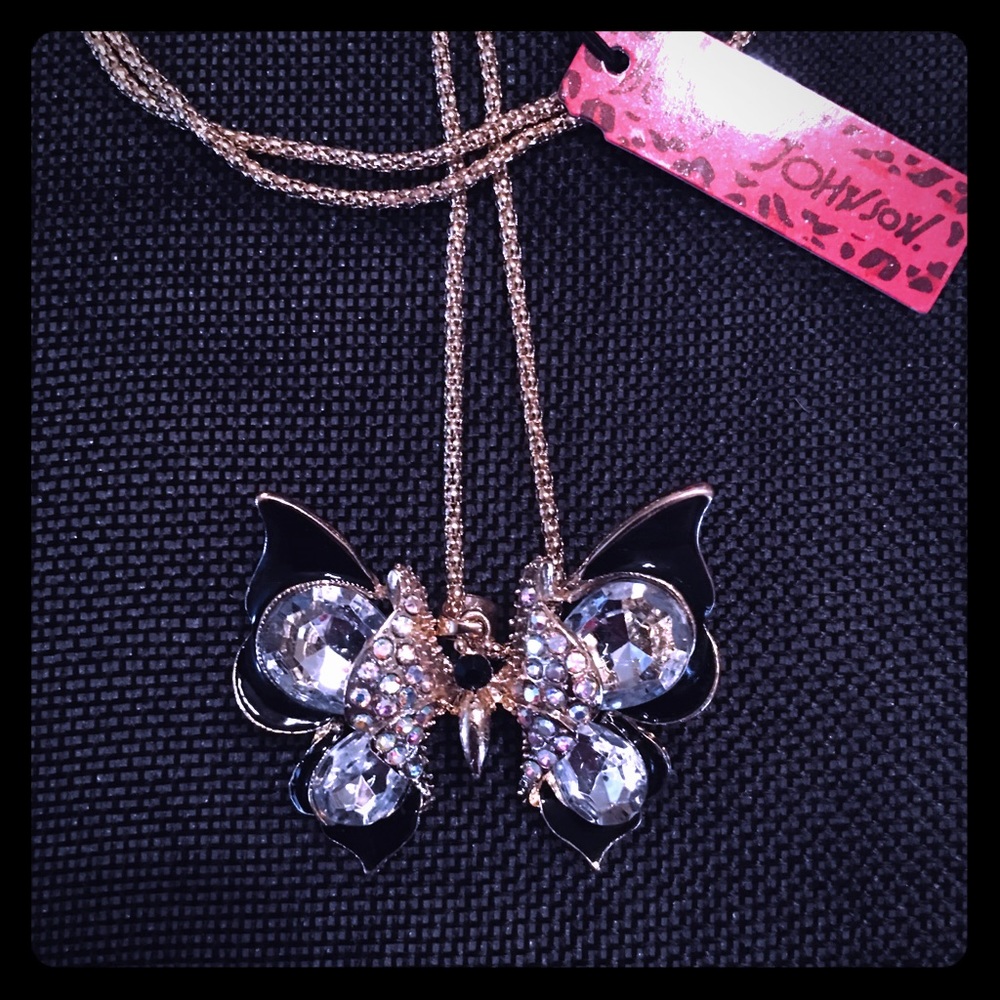 Betsey Johnson necklace! Will bundle w/ others! ❤️